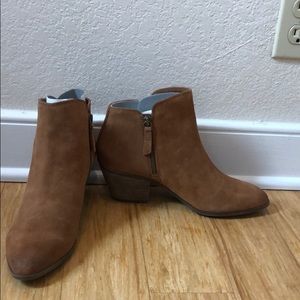 NEW IN BOX Frye Womens Judy Zip Booties size 8.5